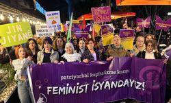 Adana’da Feminist Gece Yürüyüşü: Kadınlar Sloganlar, Düdükler ve Zılgıtlarla Sokakları Doldurdu