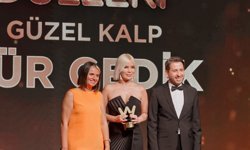 Ömür Gedik Göz Doldurdu: “En Güzel Kalp” Ödülünün Sahibi Oldu