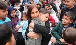 Oya Tekin; "Gülüşünüz hiç solmasın, çünkü Cumhuriyet en çok sizin neşenize emanet.”