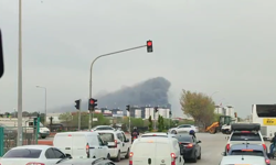 Adana’da Geri Dönüşüm Fabrikasında Yangın ve Patlama Paniği