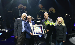 Yüreğir’de Tarihi Gece: Binler Haluk Levent Konserinde Buluştu