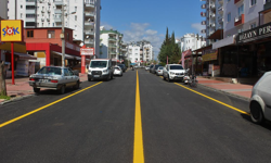 BÜYÜKŞEHİR’İN YOL YAPIM EKİPLERİ YOĞUN KULLANILAN GÜZERGÂHLARDA YOL YENİLEME MESAİSİNDE