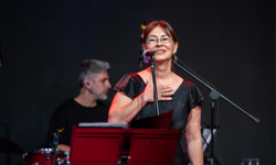 İlkay Akkaya Giresun’da Sahne Aldı: Salon Hınca Hınç Doldu