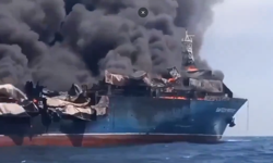 Trump: “ABD ablukasını aşmaya çalışan İran bayraklı gemiyi vurduk”