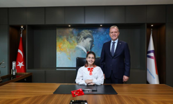 BAŞKAN SEÇER, 23 NİSAN DOLAYISIYLA MAKAMINI ÖĞRENCİLERE DEVRETTİ