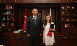 Küçük Yazar Zeynep Demir, Büyükşehirde Başkanlık koltuğuna oturdu