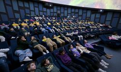 Mercan planetaryumunda çocuklar evrenin derinliklerini keşfediyor