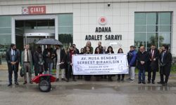 Adana’da yağmur altında “Musa Bendaş serbest bırakılsın” çağrısı
