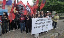 Adana’da Öğrencilerden Yürüyüş: “Yusuf Tekin İstifa” Sloganı Yükseldi