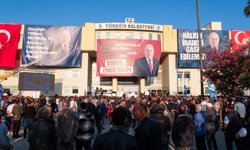 “Görevden alma kararına tepki: Yüreğir’de binler Demirçalı için toplandı”