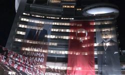 Cumhuriyet Halk Partisi Genel Merkezi’ne Kılıçdaroğlu Posteri Asıldı