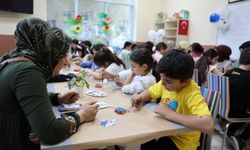 KKEKMECE'DE ANNELER GN RENKL ETKNLKLERLE KUTLANDI