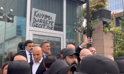 CHP Genel Merkezi Önünde “Tahliye” Gerginliği: Arbede Çıktı, Vekiller Kapıda Karşı Karşıya