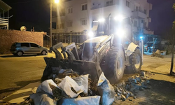 Ceyhan Belediyesi'nden Beş Mahallede Gece Mesaisi