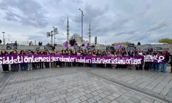 “Bizi Sizden Kim Koruyacak?”: İstanbul'da Kadınlar Zincir Oldu, Adalet İstedi