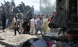 Pakistan’da Tren Hattına Bombalı Saldırı: 20’den Fazla Kişi Hayatını Kaybetti