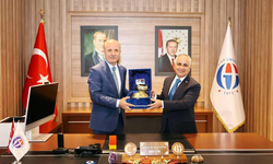 YÖK BAŞKANI PROF. DR. EROL ÖZVAR, GAZİANTEP ÜNİVERSİTESİNİ ZİYARET ETTİ