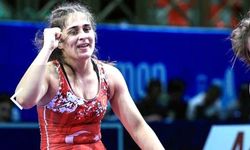 Milli güreşçi Özdenur Özmez, U17 Dünya Şampiyonu oldu