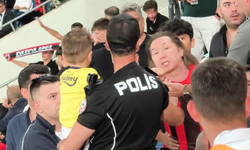 Dört yaşındaki çocuğun üzerindeki Fenerbahçe formasını zorla çıkarmaya çalışan kişi gözaltında