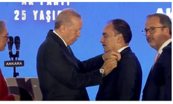 AKP’ye 3 milletvekili ve 7 belediye başkanı katıldı: Erdoğan rozetlerini taktı