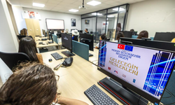 MERSİN BÜYÜKŞEHİR GENÇLERİ YAZILIM SEKTÖRÜNE HAZIRLIYOR