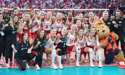 SON DAKİKA | Filenin Sultanları Avrupa’nın zirvesinde! Türkiye, İtalya’yı 3-2 yenerek şampiyon oldu