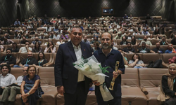 Dünya sinemasının usta ismi Asgar Farhadi’ye Yaşam Boyu Başarı ödülü verildi