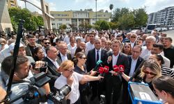Yargı Eliyle AKP'ye Verilen Yüreğir Belediyesi Önünde Protesto