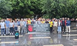Adana’da yağmur altında şiddete karşı çağrı: Cudi İmrek “Yeter artık” dedi