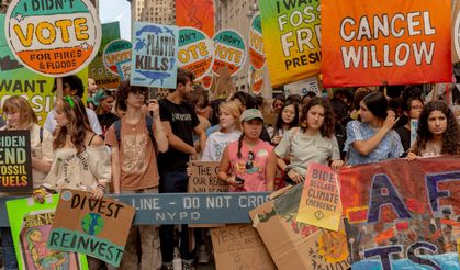 New York'ta onbinlerce kişi fosil yakıtlara son verilmesi talebiyle gösteri yaptı