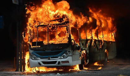 Brezilya'daki paramiliter çeteler 36 otobüs, dört kamyon ve bir treni ateşe verdi