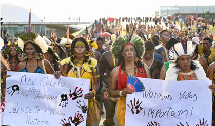 Brezilya'da yerli halk topraklarının tanınması talebiyle yürüdü