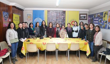KESK Adana Kadın Meclisi Seyhan Belediye Başkanı Oya Tekin ile Buluştu: Kadın Emeği ve Hakları Konuşuldu