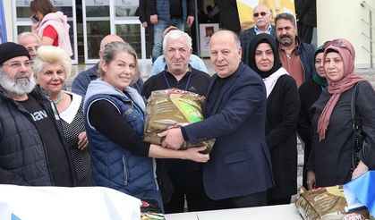 Yüreğir Belediyesi’nden Can Dostlara Mama Desteği