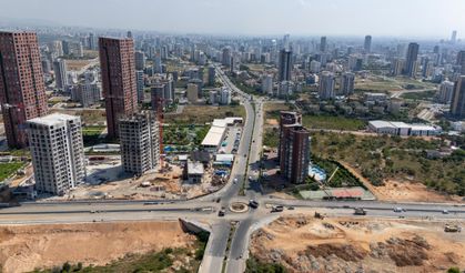 MERSİN BÜYÜKŞEHİR EKİPLERİ, 38. CADDE’DE HUMMALI BİR ÇALIŞMA YÜRÜTÜYOR