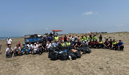 Harbiş Plajı’nda Özgürlüğe Açılan Ellerle Çevre Temizliği