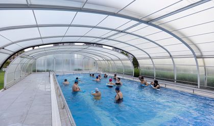 Özel gereksinimli bireyler yüzme kursunu çok sevdi