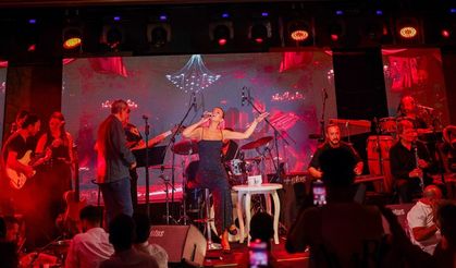 Gülben Ergen’den Alaçatı’da Sezonun İlk Konseri