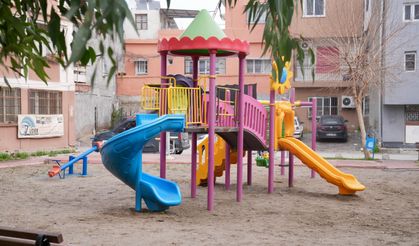 Seyhan Belediyesi, ilçe genelindeki parklarda kapsamlı bir yenileme hamlesi başlattı