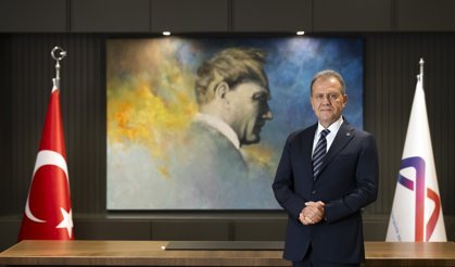 Vahap Seçer; Tüm işçi ve emekçilerimizin ‘1 Mayıs Emek ve Dayanışma Günü’nü kutluyorum.”