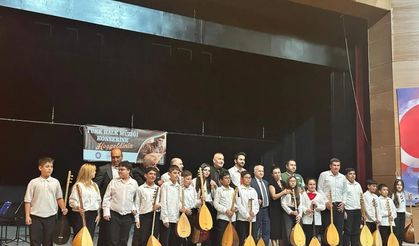 Ceyhan'da Bağlama Kursiyerlerinden Eşsiz Konser: Büyük İlgi Gördü