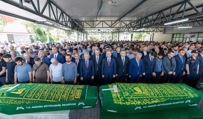 Vahap Seçer, Tarsus ilçesinde yaşanan silahlı saldırı sonucunda hayatını kaybeden yurttaşların cenaze törenine katıldı