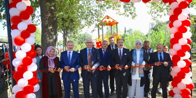 Kızılay, Azerbaycan'da 16 okulun bahçesine oyun meydanları kurdu