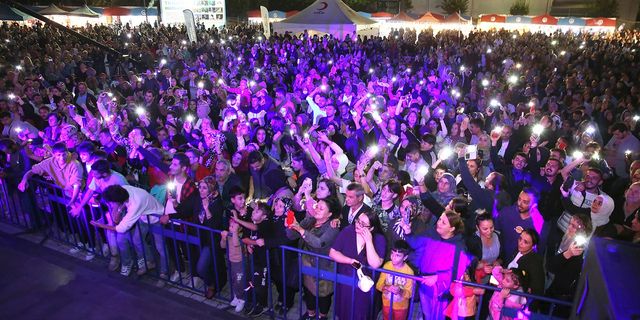 Küçükçekmece’deki Trabzon Festivali’nde Hamsi İkram Edildi