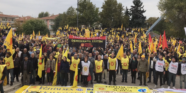 On Binlerce öğretmen, Eğitim Sen'in çağrısıyla Ankara'da toplandı: "Öğretmenlik Meslek Kanunu iptal edilsin"