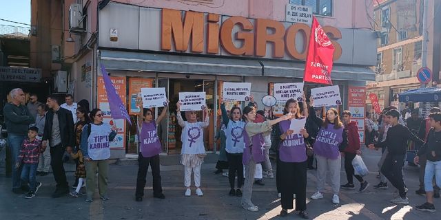 TİP'li Kadınlar Migros Önünde Haykırdılar; "Çocuklar kreşe, kadınlar işe!