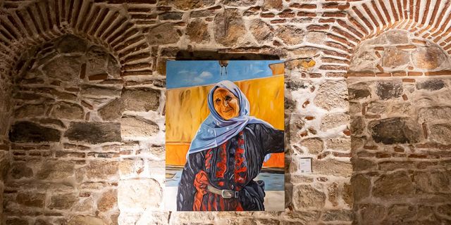 Türk Ressam Ayşe Betil, Anadolu kadınını Avrupa’ya taşıyor