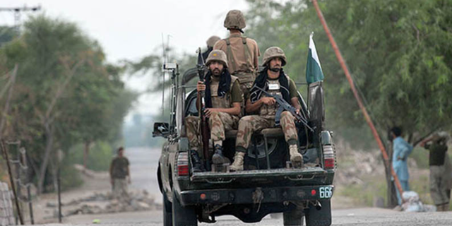 Taliban ile silahlı çatışmada en az altı Pakistan askeri öldürüldü