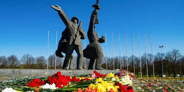 Letonya, Faşizme Karşı Zafer Bayramı'nı Kutlayan 26 Kişiyi Tutukladı