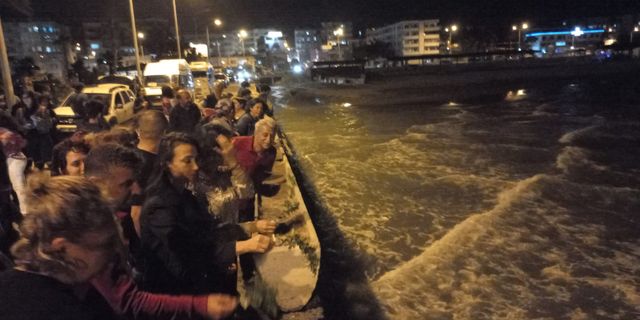 Depremde Yitirilenler Anıldı, Hıdırellez'in Umuduyla Denizler Buluşturuldu